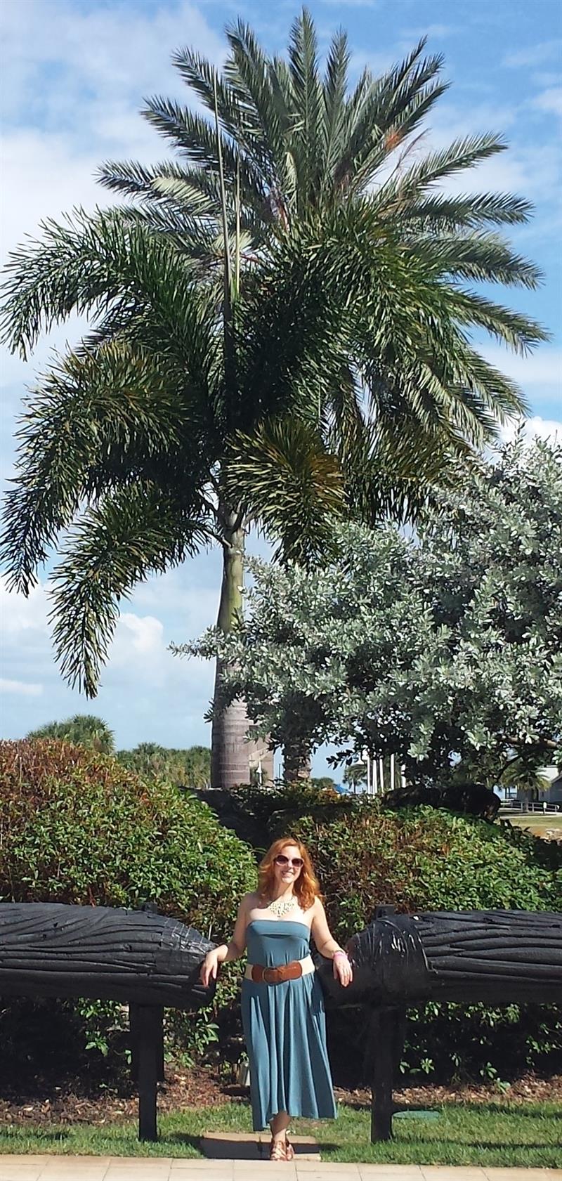 Rachael Vause standing in front of a palm tree